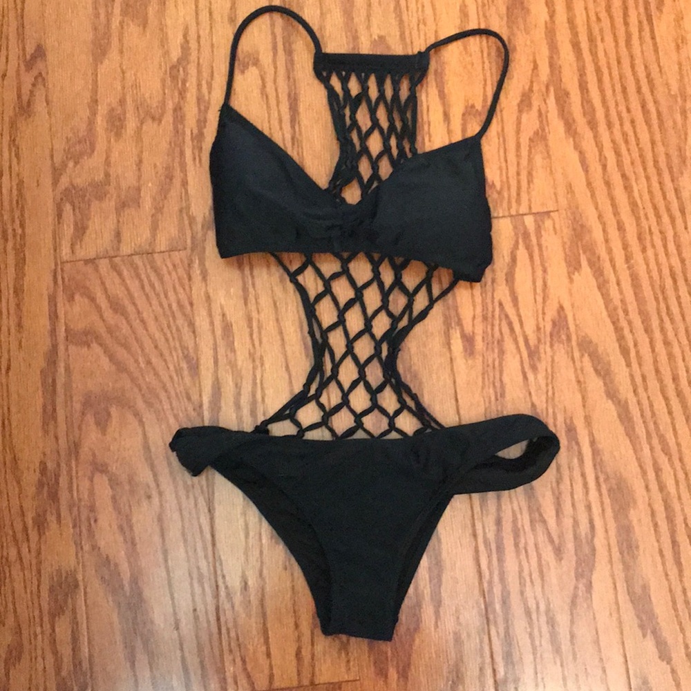 Black bikini